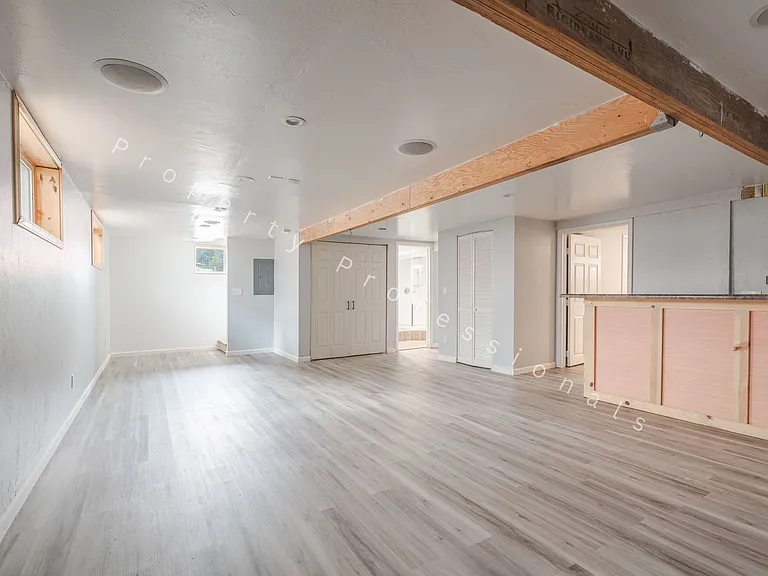 221 W 5th St — Photo 16