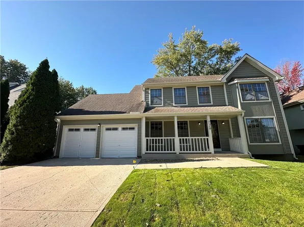 729 N Persimmon Dr, Olathe, KS 66061