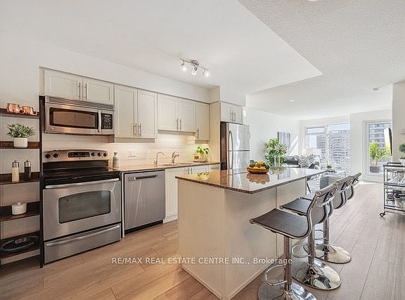 2nd image of 2191 Yonge St #2601