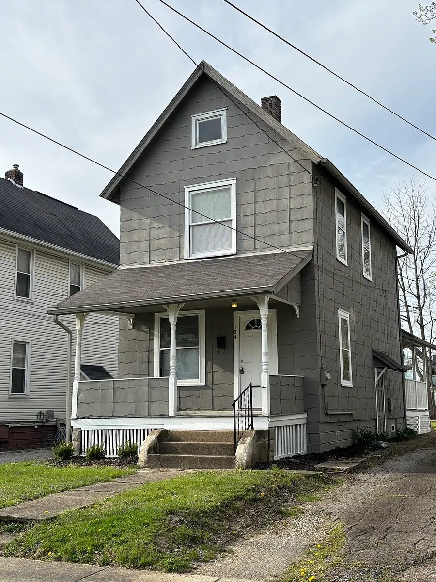 Building Photo - 134 E Main St