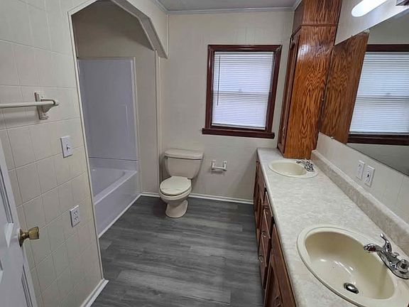 5th image of 1205 Kelly Rd