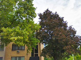 640 Lake St APT 2E, Oak Park, IL 60301