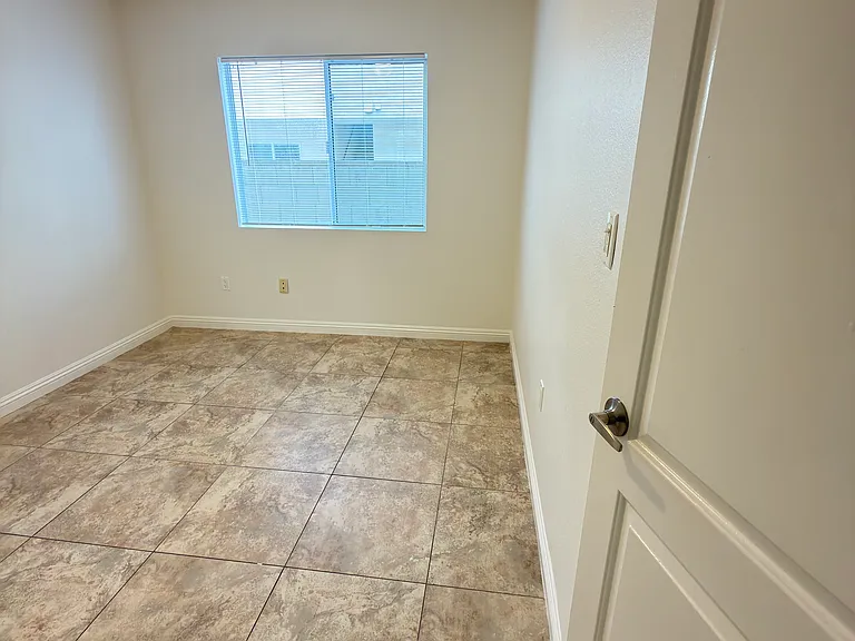 6842 Agnes Ave #6 — Photo 8