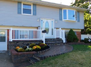 40 Sycamore Dr, Burlington, NJ 08016