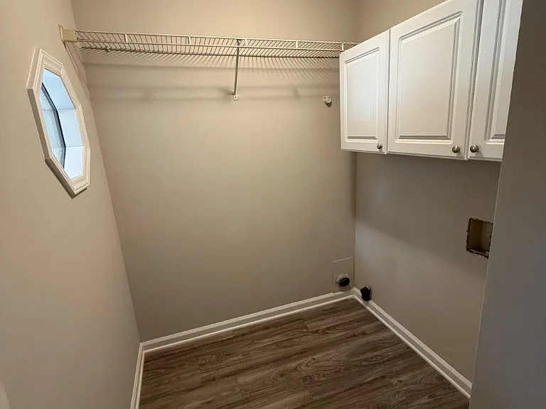 302 Hillside Ct — Photo 4