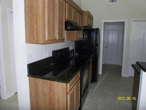 5th image of 2002 SW Aquarius Ln