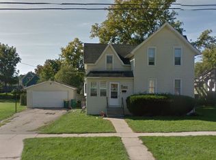 328 E Sycamore St, Sycamore, IL 60178