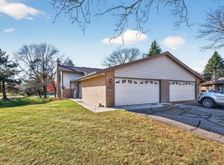 7107 Robinwood Bay, Woodbury, MN 55125