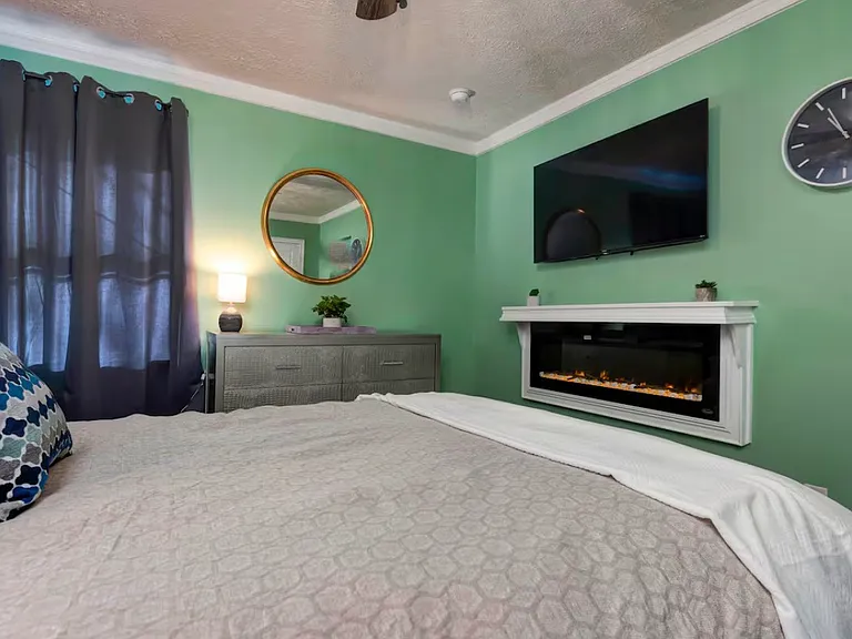 720 W University St #B — Photo 12