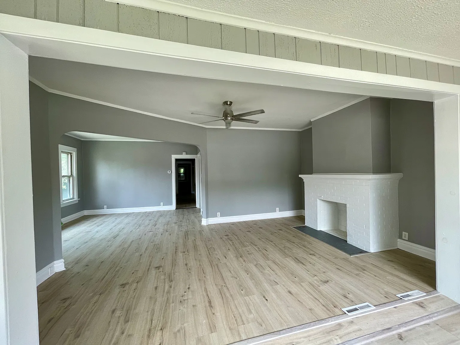 3 bed, 1.5 bath, 1400 sqft, $2,100 — Photo 2