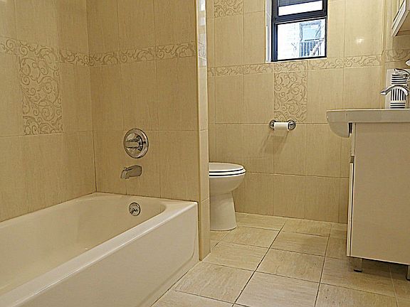 5th image of 1035 Washington Ave APT 2E