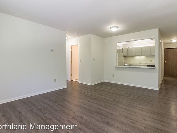 4th image of 2333 N Oakland Ave #9393509
