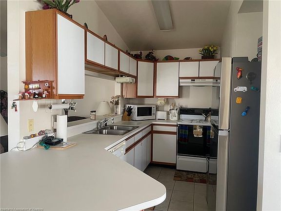 2nd image of 1318 Villaway W