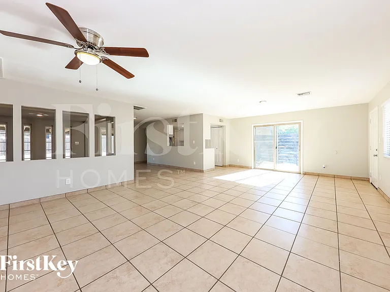 14623 N 32nd Pl — Photo 3