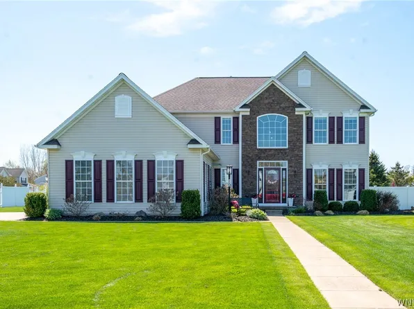 6900 Amanda Ln, Lockport, NY 14094