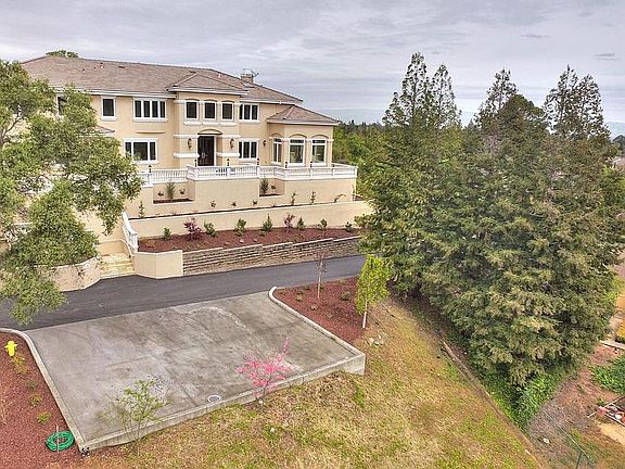 5th image of 15759 Oak Knoll Ct