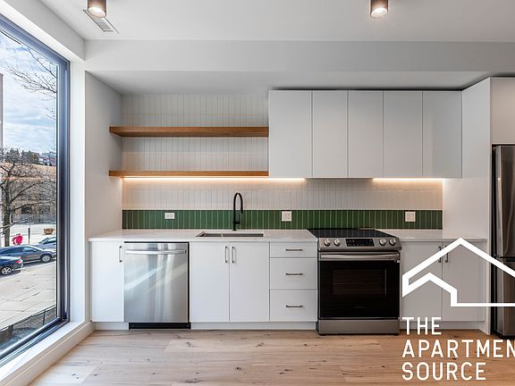 2nd image of 1712 Oak Ave #305
