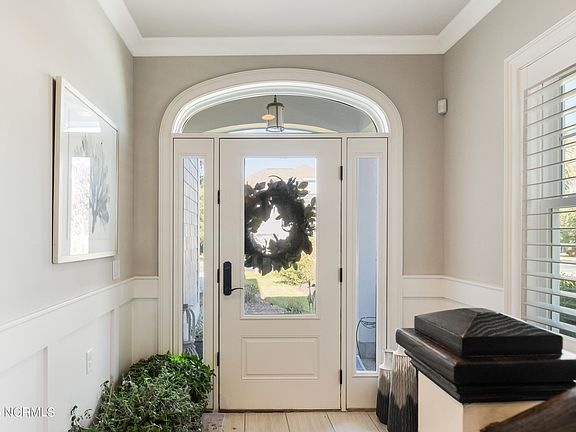 4th image of 2811 Harborside Way