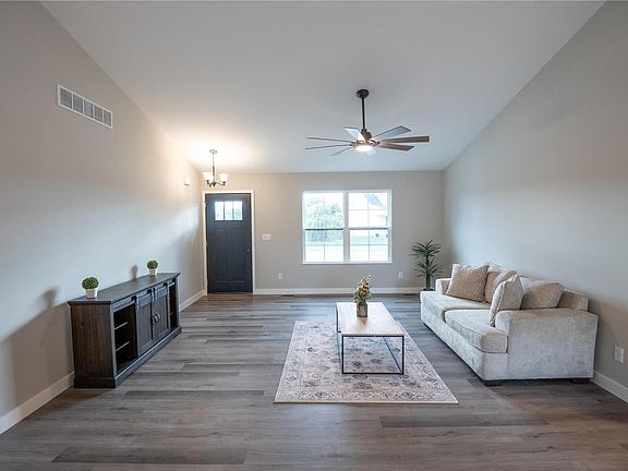 5th image of 15 Brentwood Ct