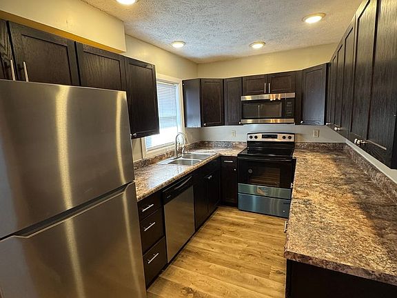4th image of 17-23.5 S Leonard St #235