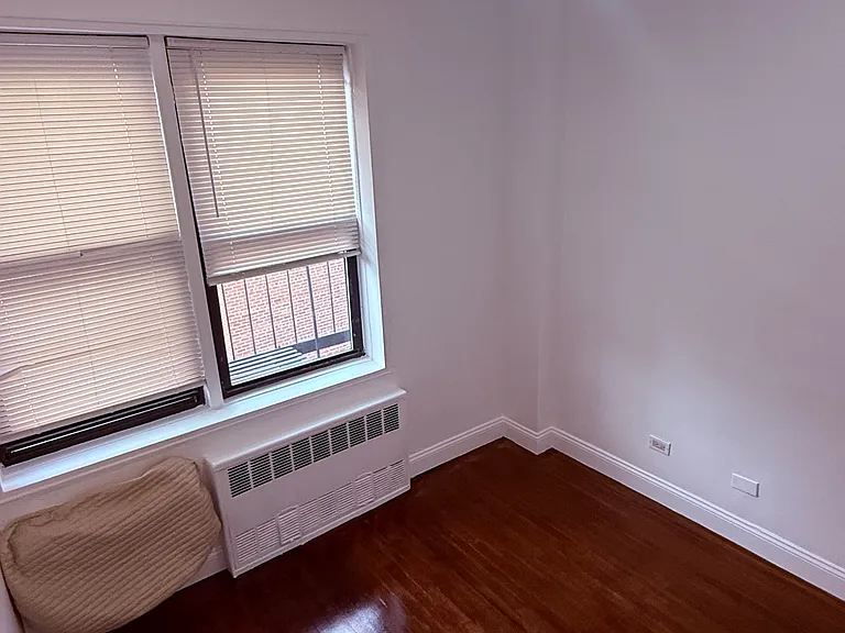 665 Thwaites Pl — Photo 7
