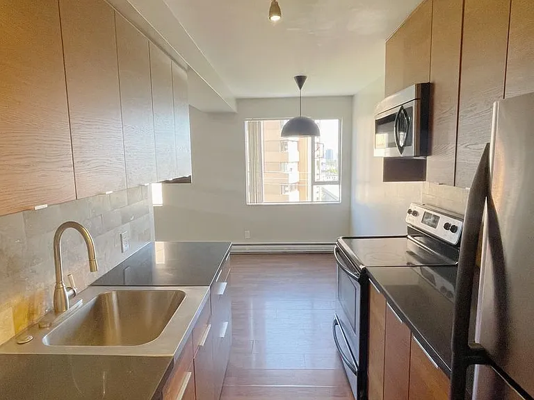 2020 Building — Photo 54