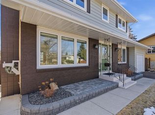 1315 NW Lake Michigan Cres SE, Calgary, AB T2J3E9