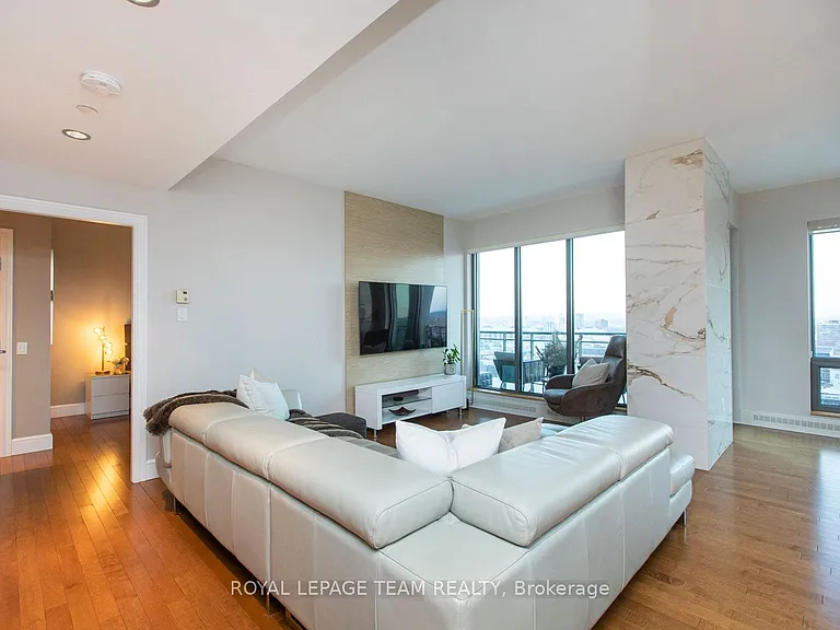 90 George St #1108 — Photo 4
