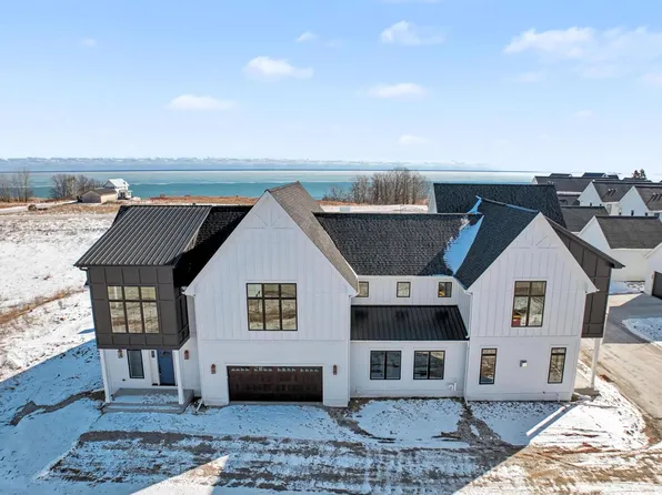 498 Bastle Wynd #10, Port Washington, WI 53074