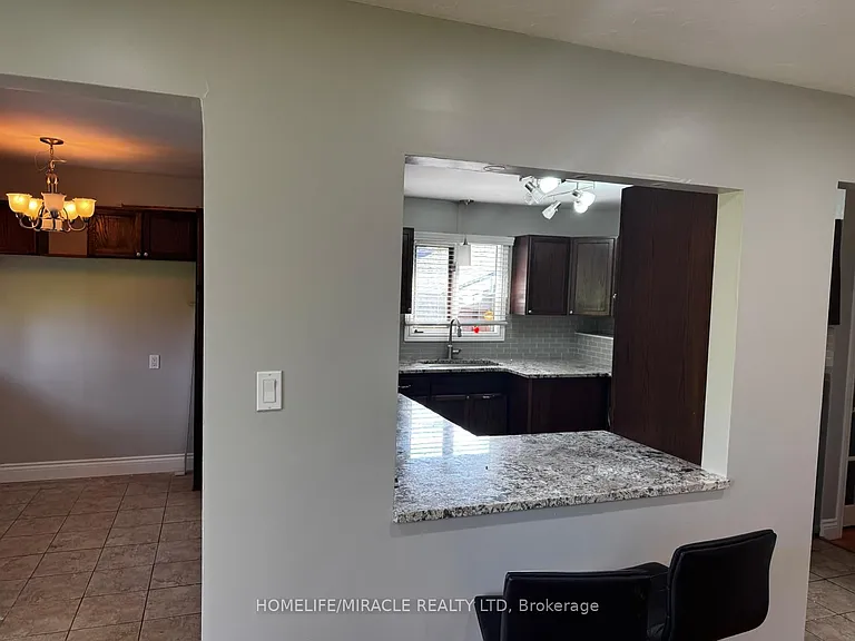 920 Willowdale Ave — Photo 2
