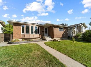 6218 34a Ave S, Edmonton, AB T6L 1E4