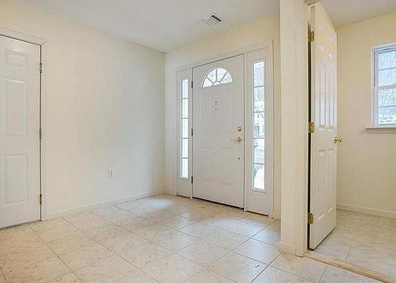 4th image of 59 Hillside Ave