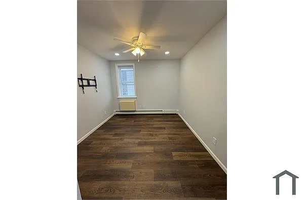 Building Photo - 19 Hopkins Ave #6