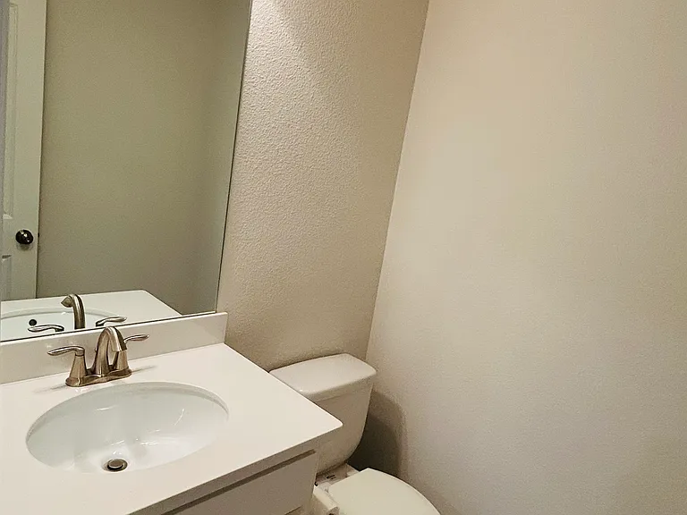 1045 Drew Ln — Photo 17