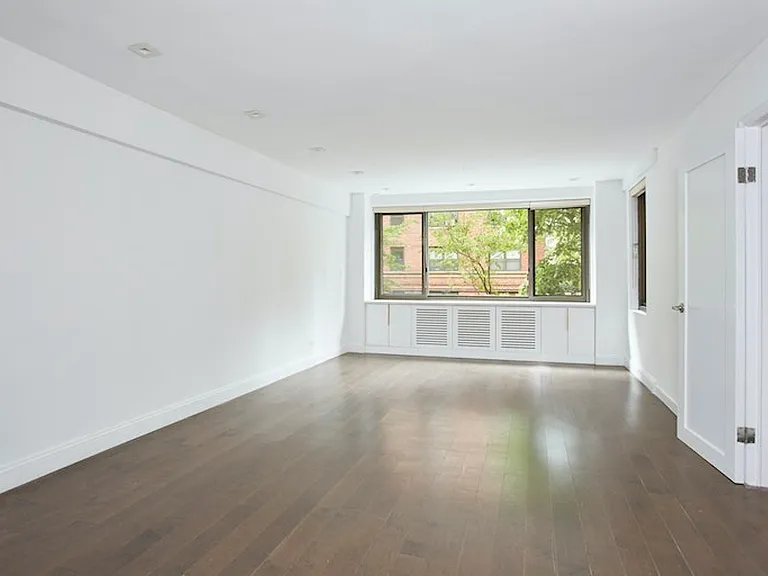 425 E 63rd St #W2E — Photo 1