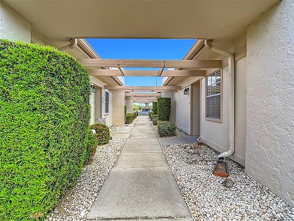 4th image of 11132 Pembridge Ct APT 6