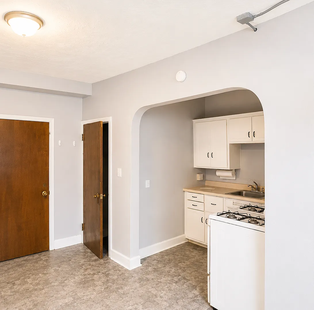 Central Avenue Apartments — Photo 1