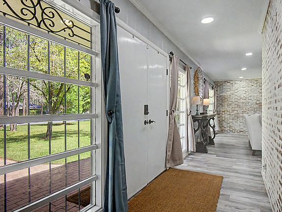 3rd image of 514 Ardmore Ln