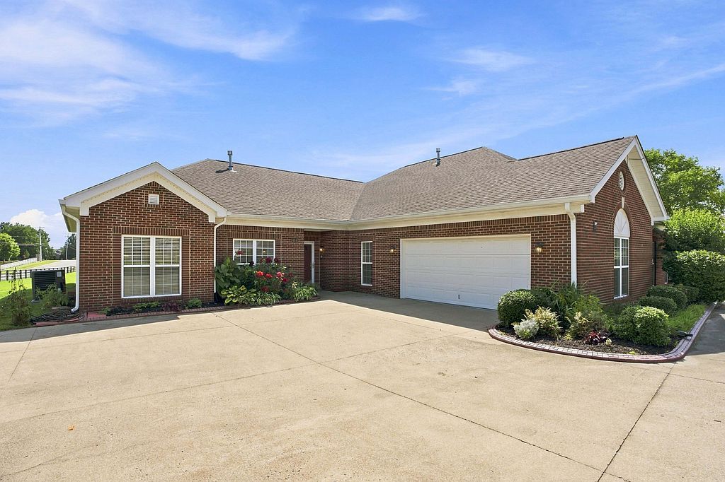 454 Turnberry Ln - Property Image