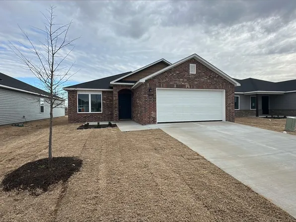 1708 Edens St, Gentry, AR 72734