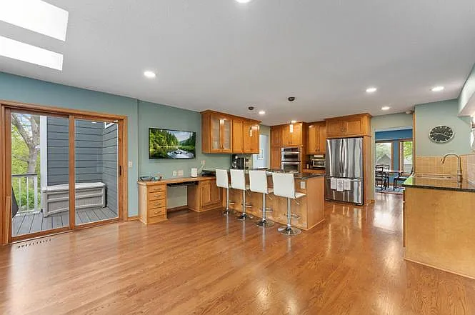 5498 Maple Ridge Ct — Photo 22