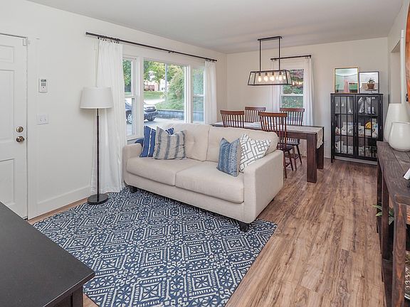 3rd image of 2516 Emerald Dr