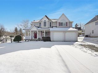 4 1st Lt Ferris Ct, Pearl River, NY 10965