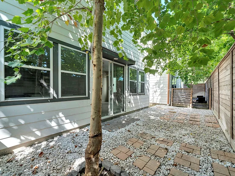 9551 Neuens Rd #B — Photo 31