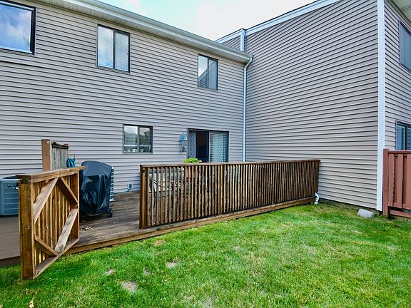 3rd image of 251 Pond View Ln Floor 1