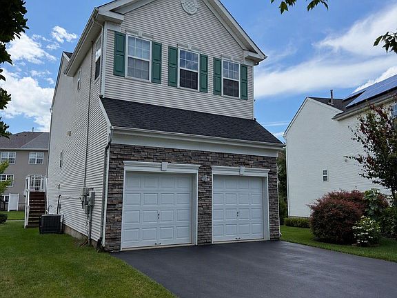 2nd image of 115 Fountayne Ln