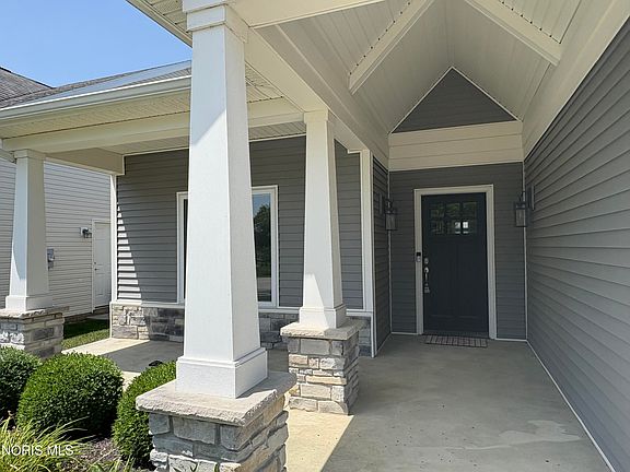 2nd image of 1812 Hidden Ridge Dr
