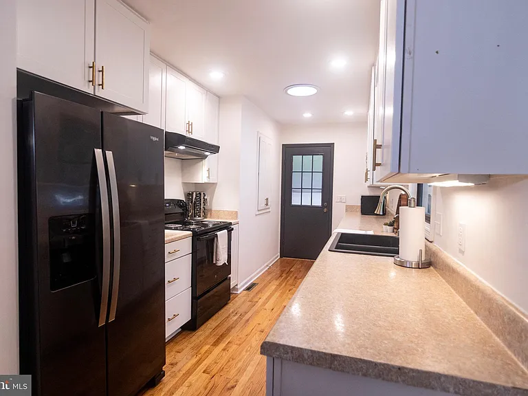 207 Madison Cir — Photo 10