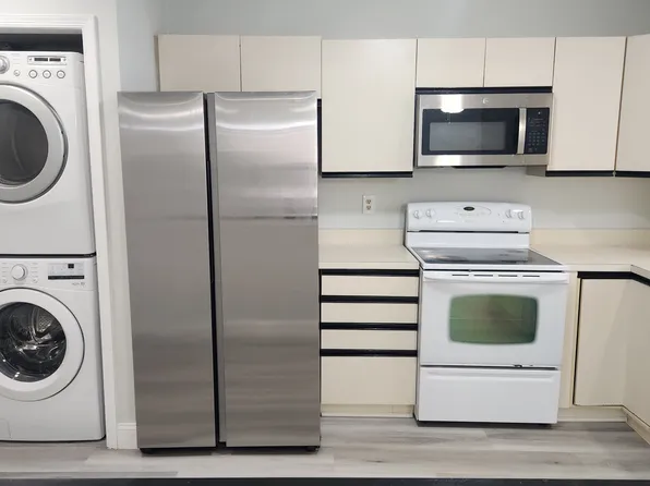 221 Village Circle Drive image 5 of 17