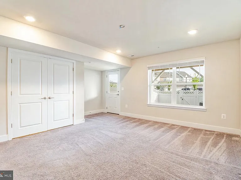 11687 Emily Dickinson Pl — Photo 4